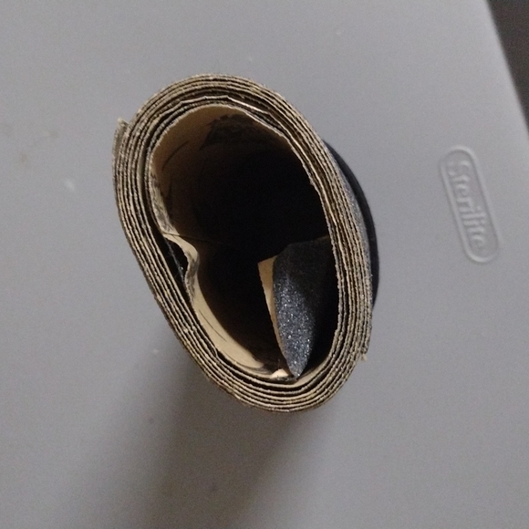 Skateboard grip tape - Picture 2 of 3